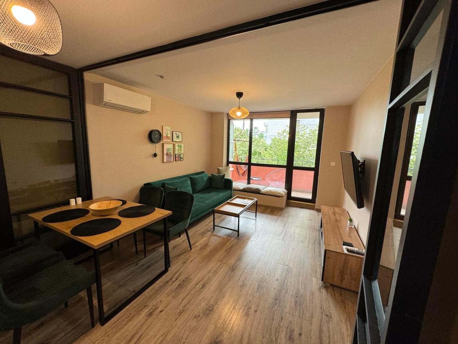 Lovely 1 Bedroom Apartment In The Heart Of Varna Extérieur photo